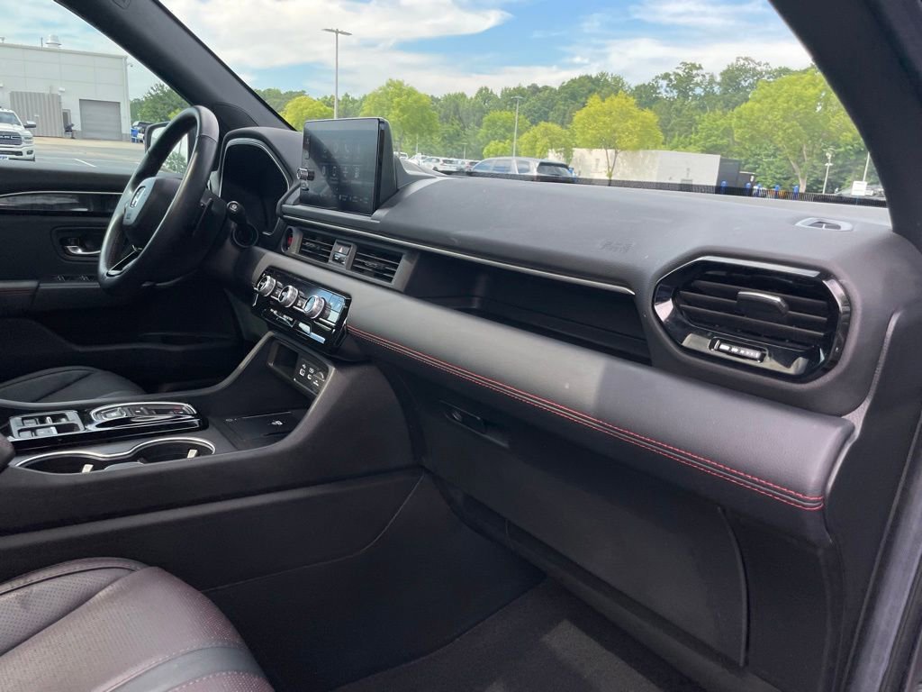 Used 2025 Honda Pilot Black Edition image 37