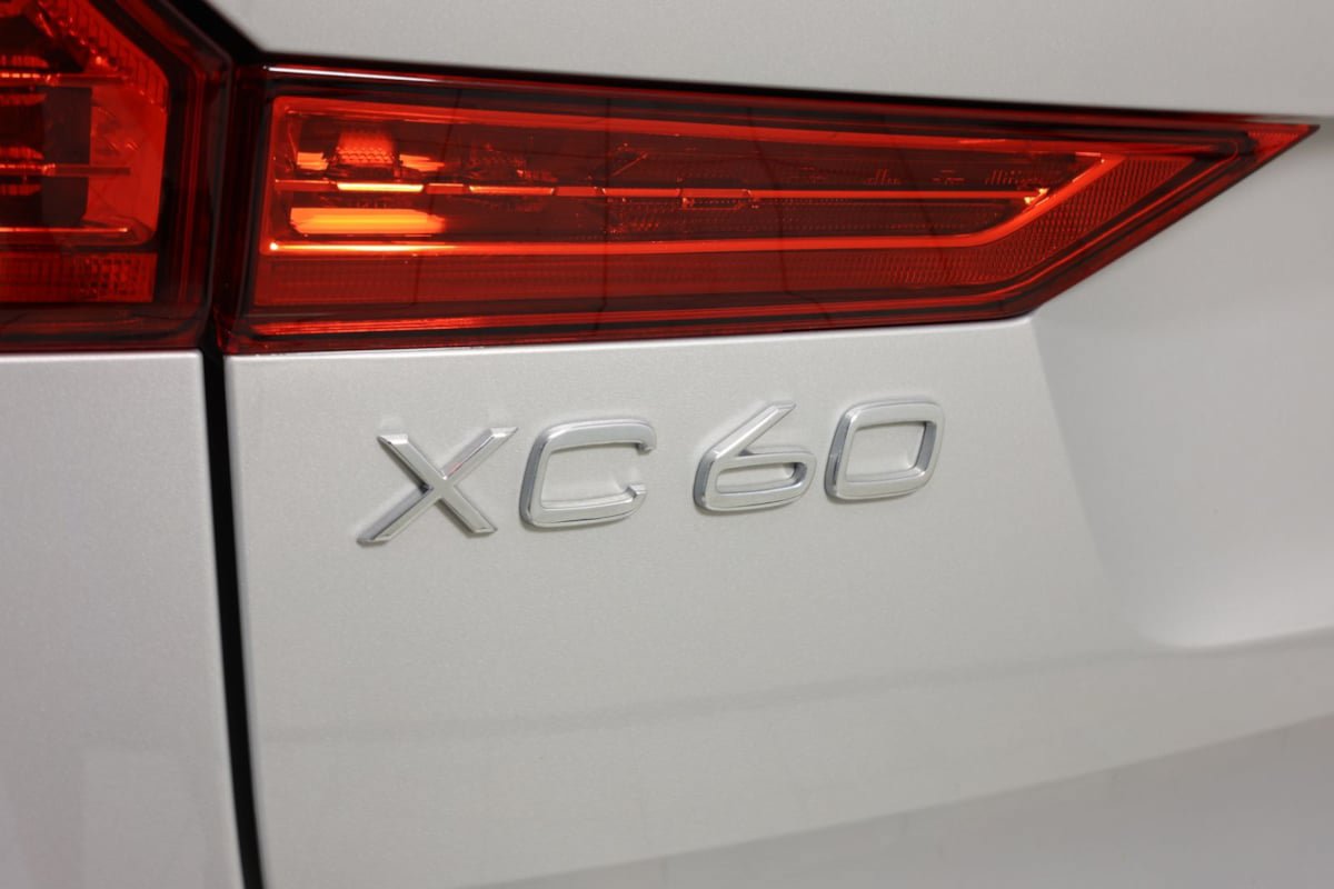 Used 2025 Volvo XC60 B5 Plus AWD/4WD image 16