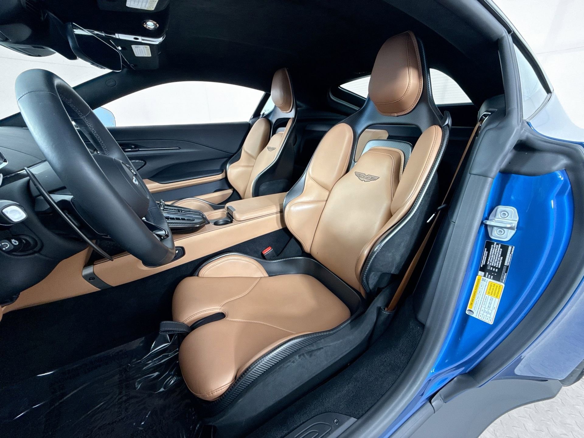 Used 2025 Aston Martin V8 Vantage Coupe image 9