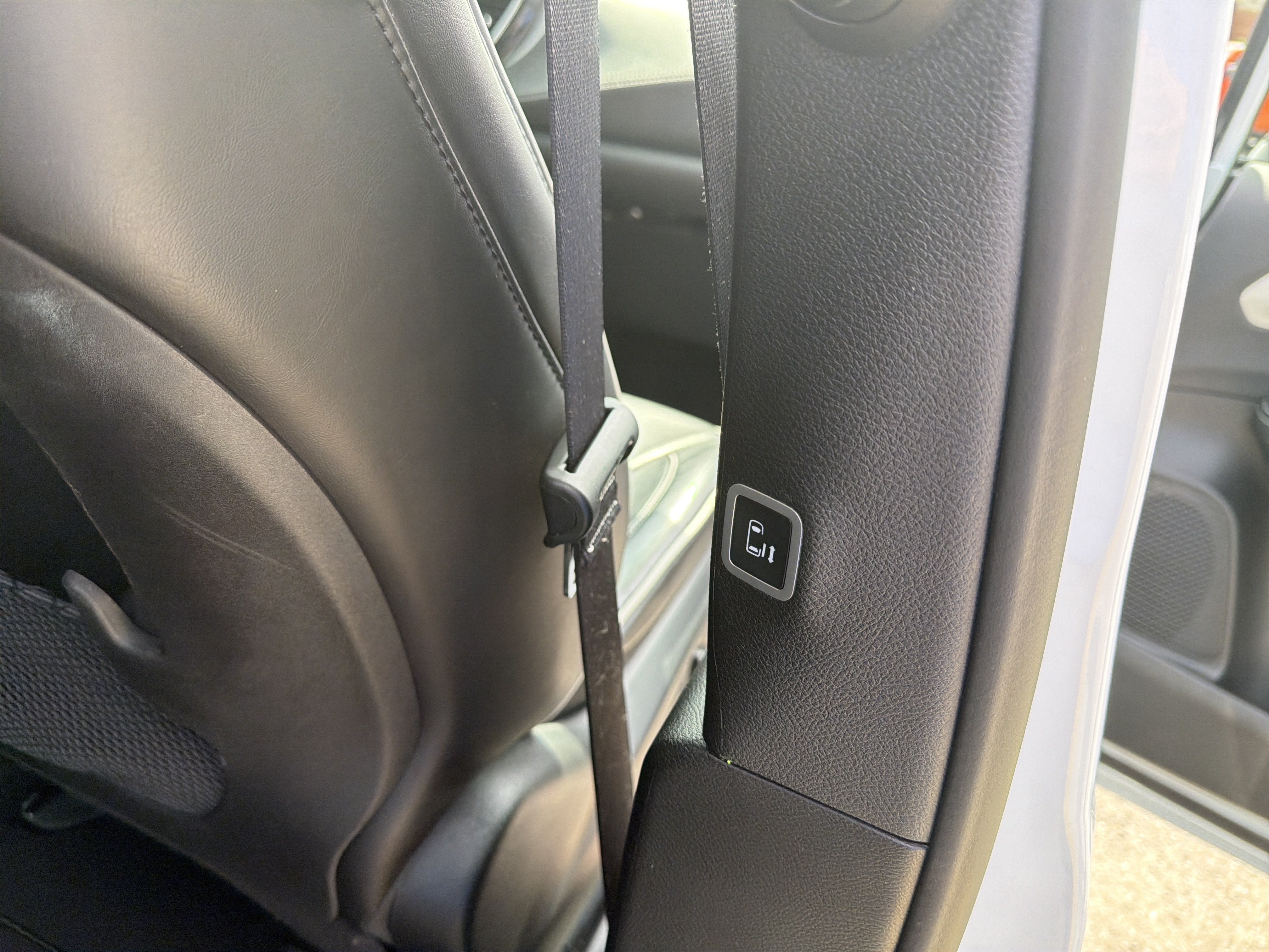 Used 2025 Chrysler Pacifica Limited FWD image 30