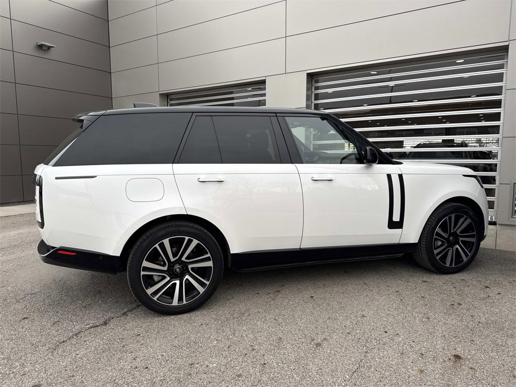 Used 2023 Land Rover Range Rover SE image 8