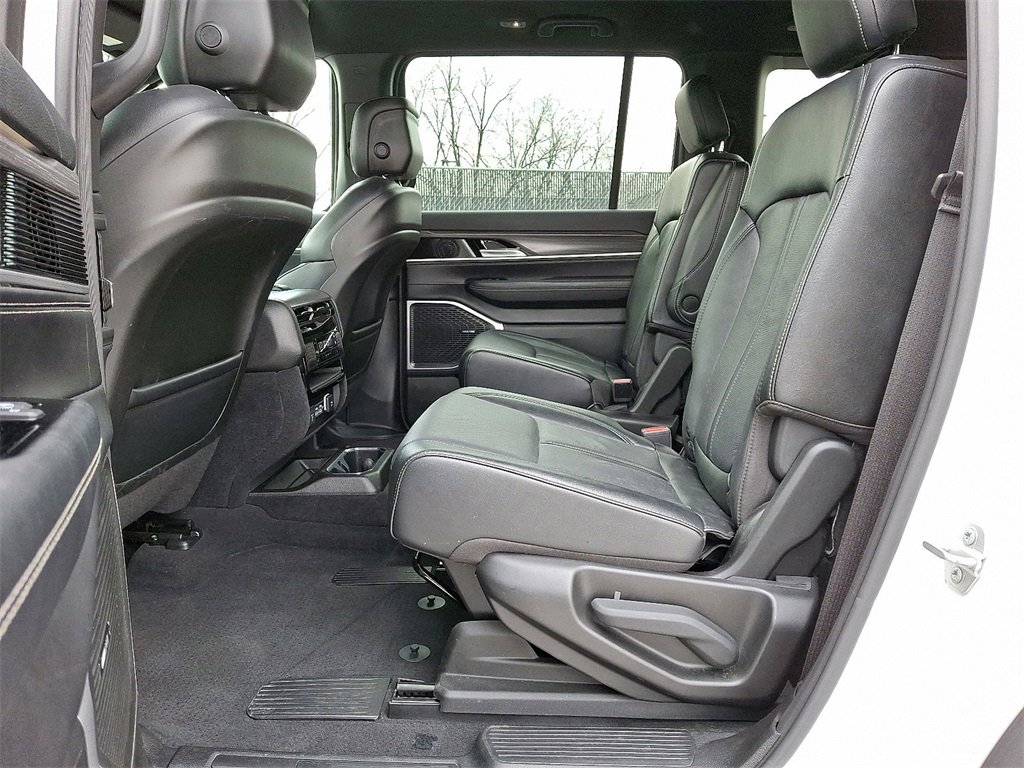 Used 2023 Jeep Wagoneer Series III w/ Preferred Equipment Group image 13