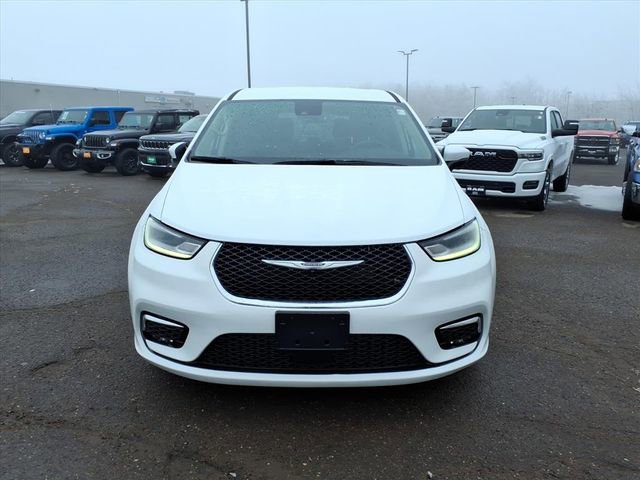 Used 2023 Chrysler Pacifica Touring-L FWD image 8