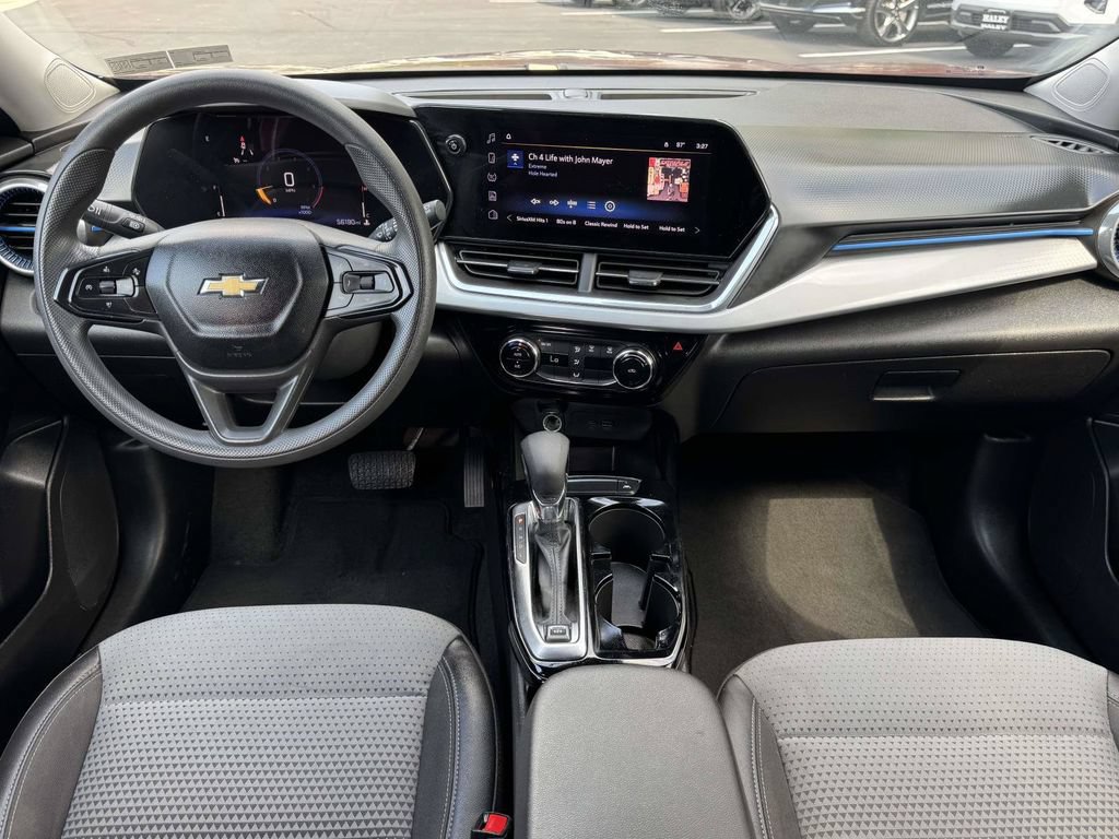 Used 2024 Chevrolet Trax LT FWD image 3