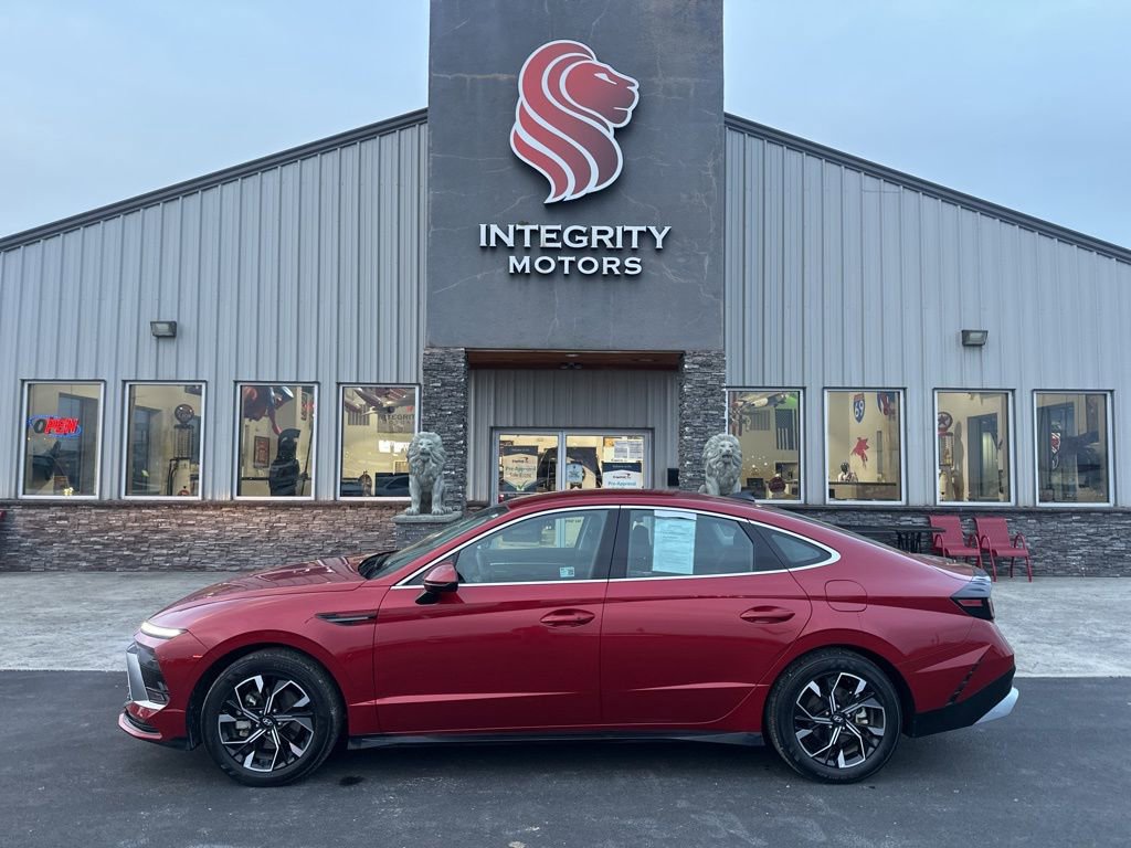 Used 2025 Hyundai Sonata SEL image 1