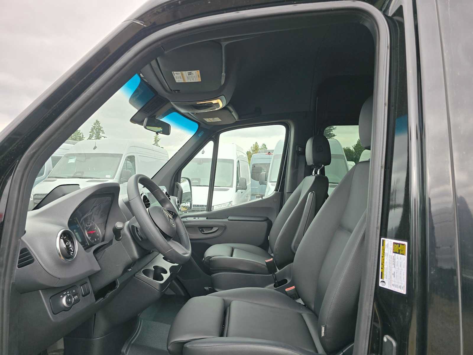 Used 2025 Mercedes-Benz Sprinter 2500 image 21