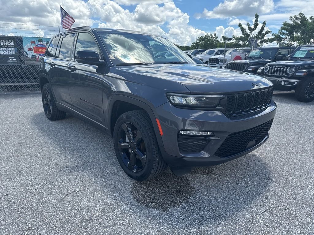 Certified 2023 Jeep Grand Cherokee Limited w/ Black Appearance Package image 3