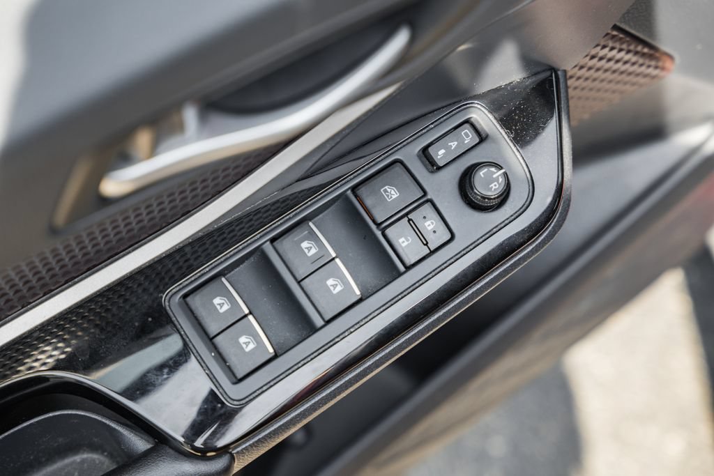 Used 2019 Toyota C-HR Limited FWD image 37