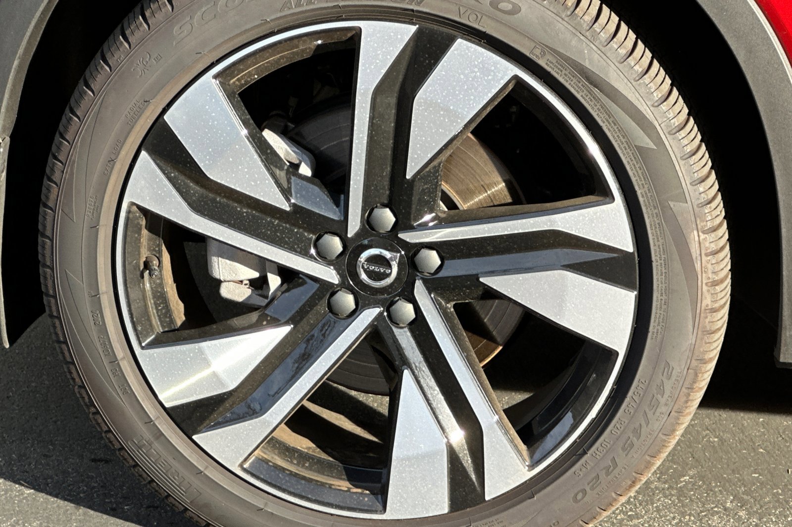 New 2025 Volvo XC40 B5 Plus image 33