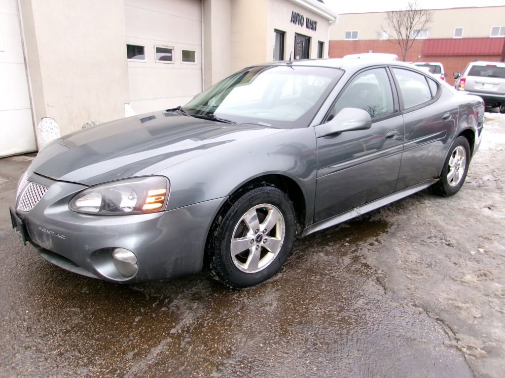 Used 2005 Pontiac Grand Prix GT w/ Leather Trim Package image 2