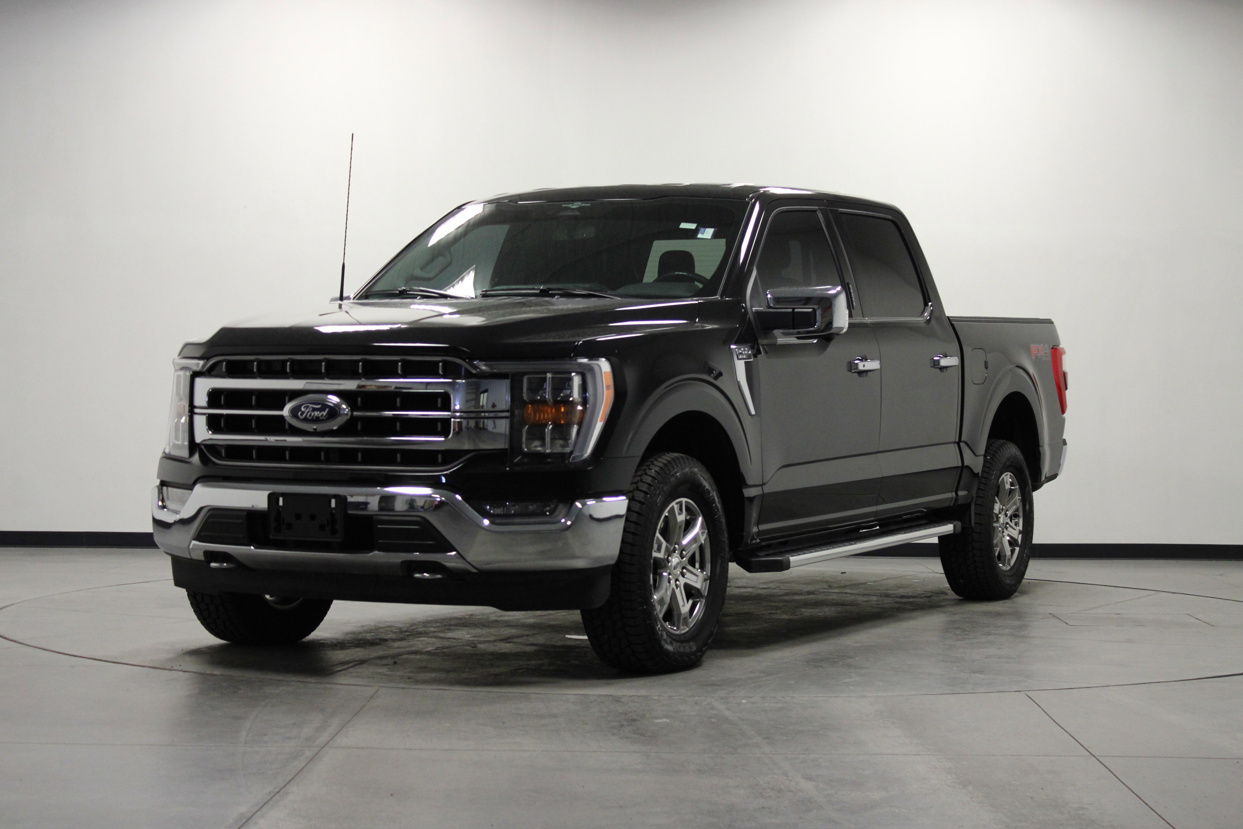 Used 2023 Ford F150 Lariat w/ Trailer Tow Package image 8