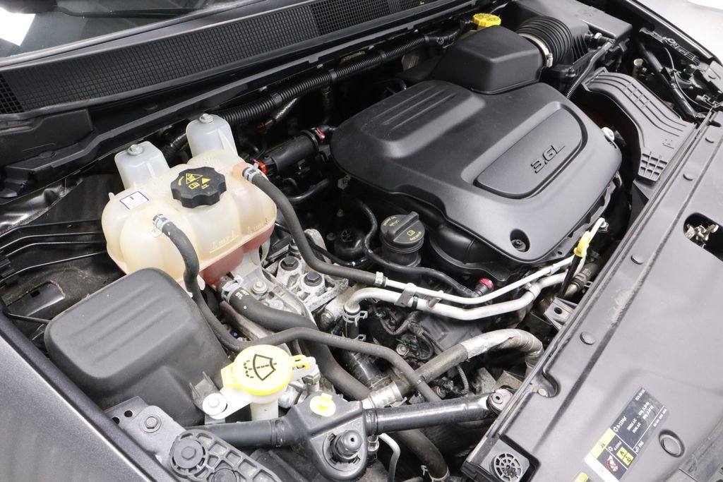 Used 2023 Chrysler Pacifica Touring-L FWD image 14
