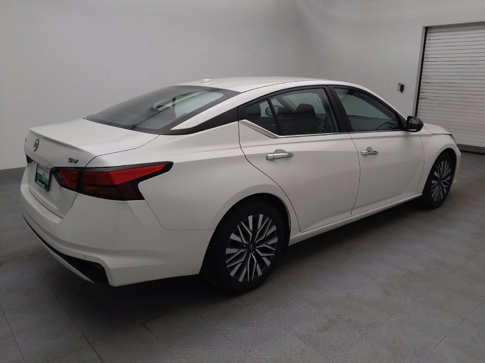 Used 2024 Nissan Altima 2.5 SV image 10