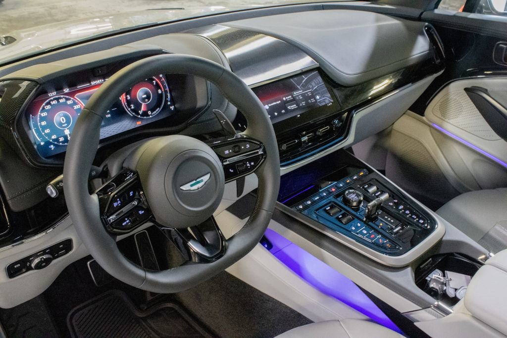 New 2025 Aston Martin DBX 707 image 3