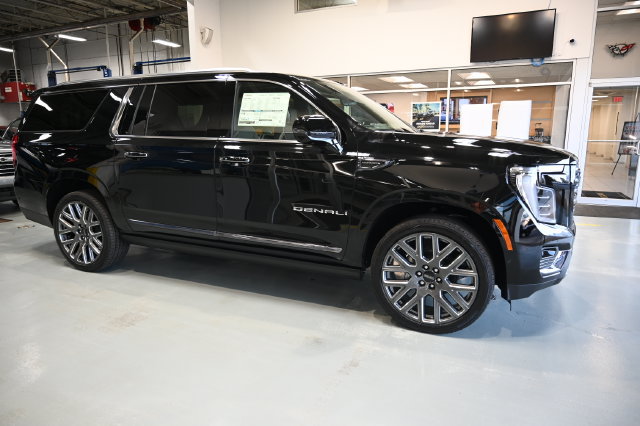 New 2026 GMC Yukon XL Denali Ultimate AWD/4WD image 4