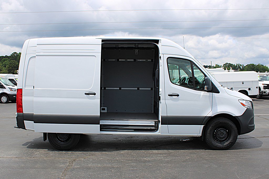 Used 2025 Mercedes-Benz Sprinter 2500 image 8