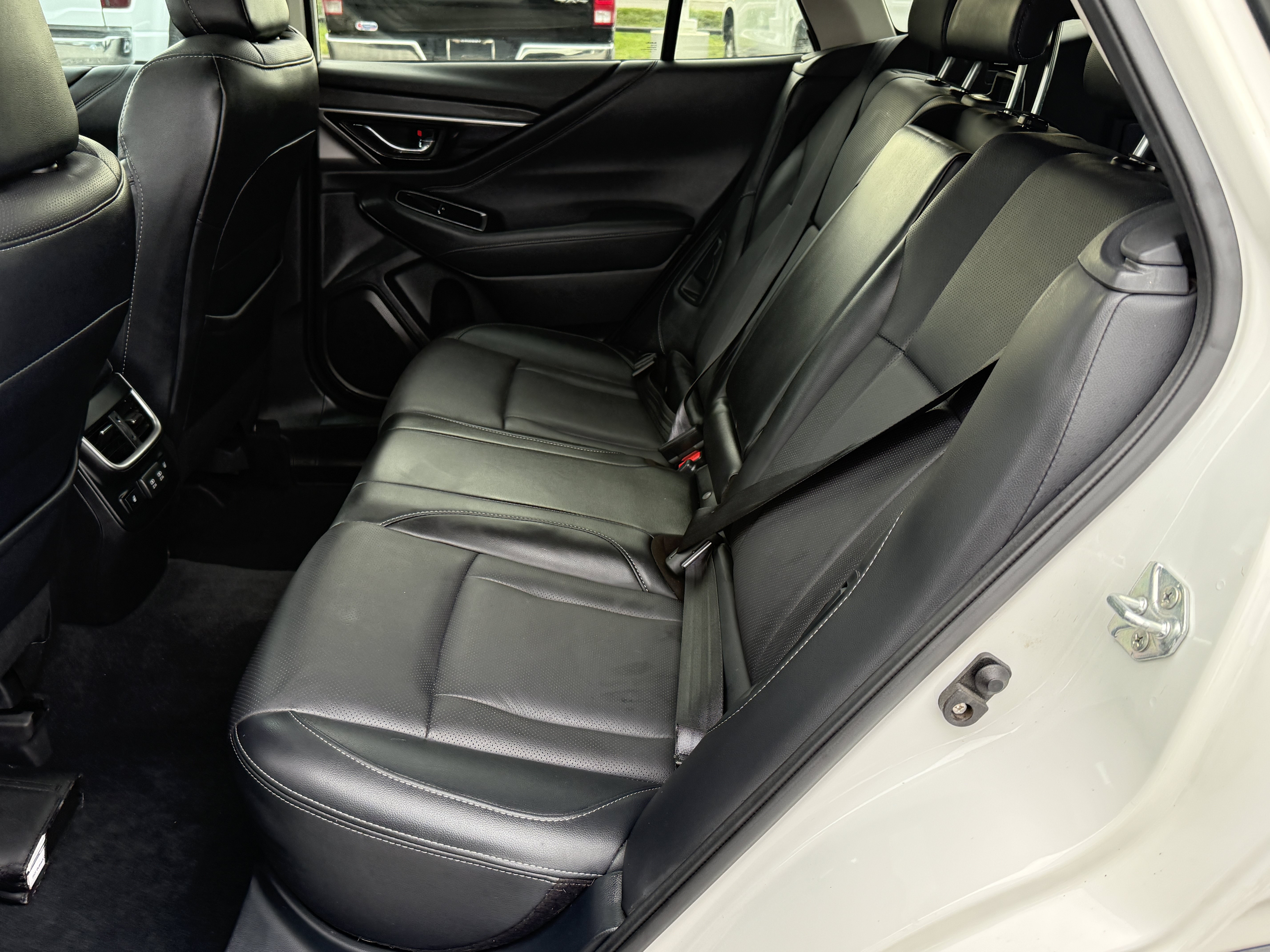 Used 2022 Subaru Outback Limited AWD/4WD image 32