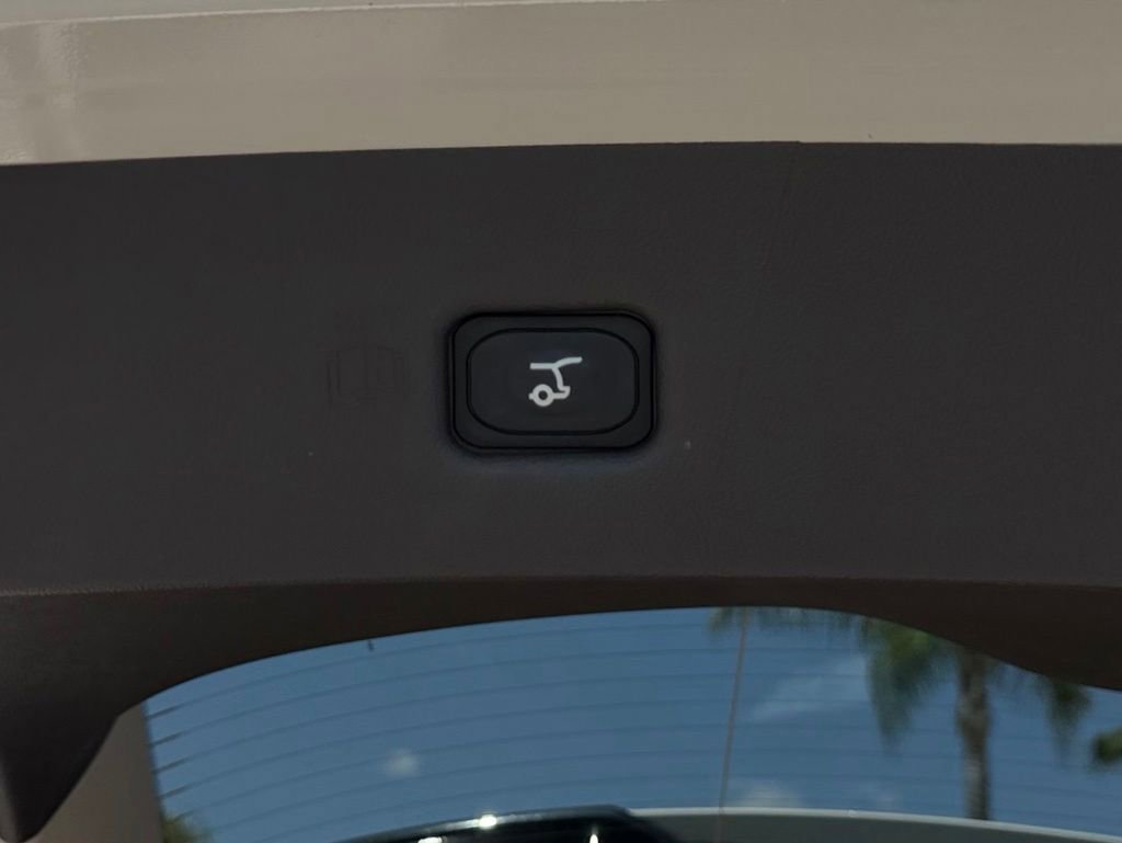 Used 2023 Lincoln Nautilus FWD image 11