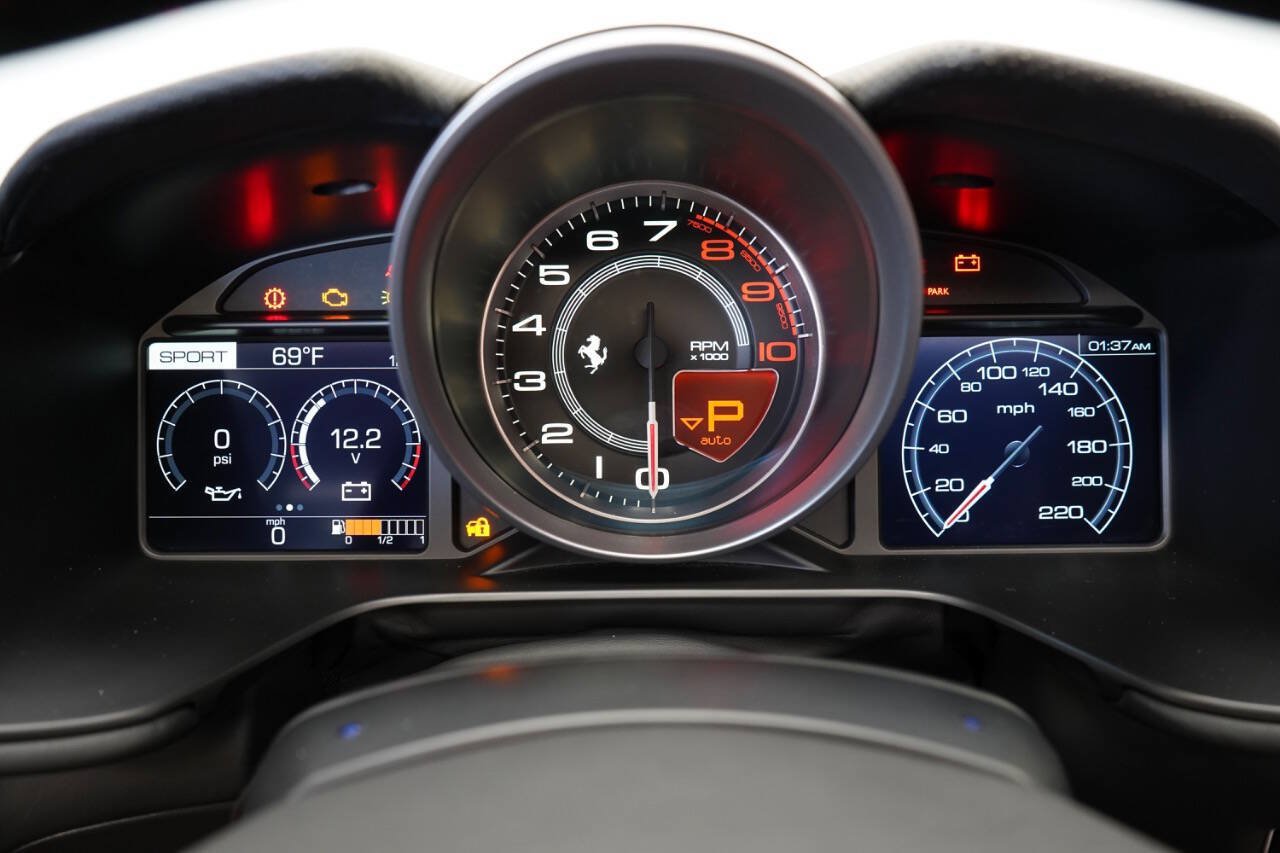 Used 2019 Ferrari Portofino RWD image 87