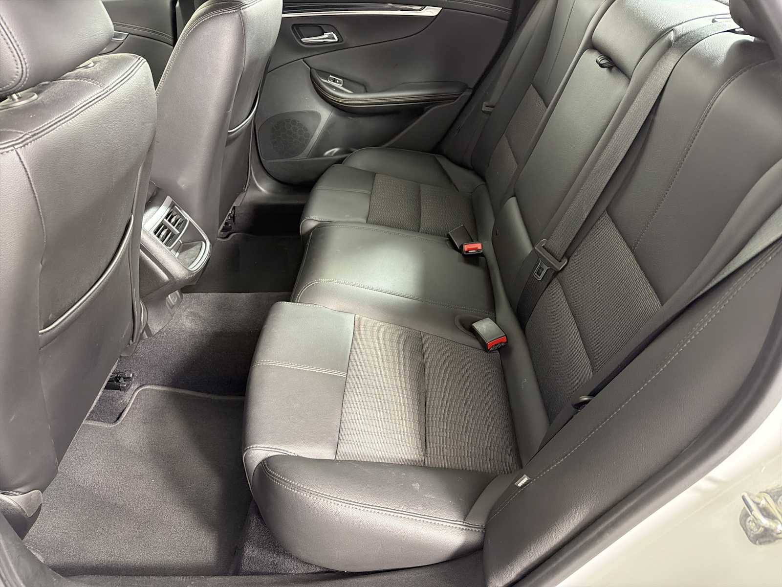Used 2019 Chevrolet Impala LT FWD image 18