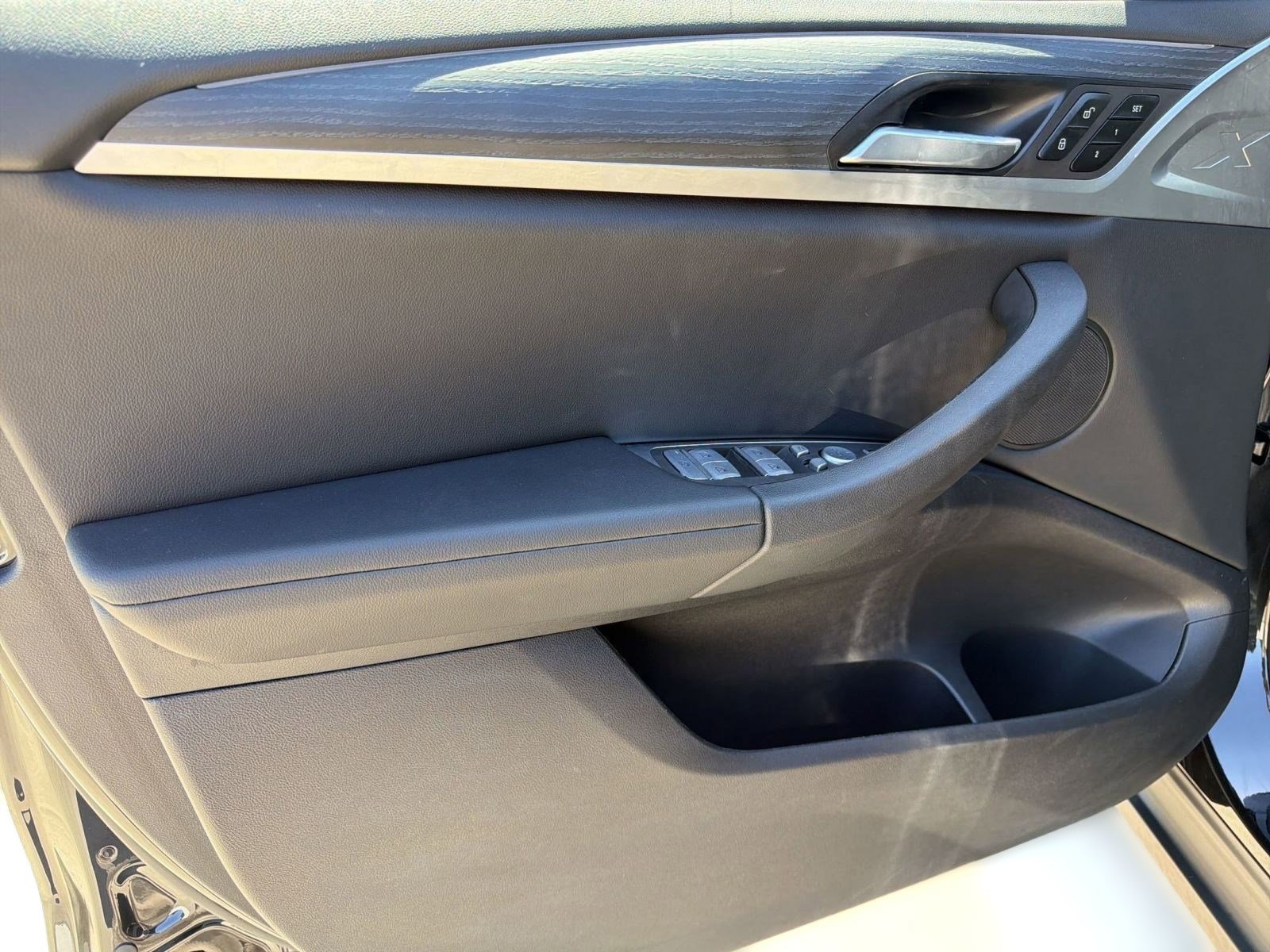 Certified 2025 BMW X4 xDrive30i image 11