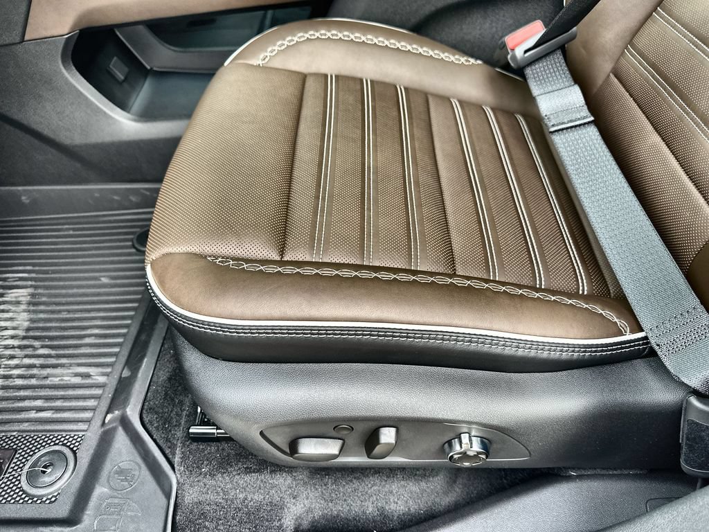 New 2026 GMC Acadia Denali Ultimate w/ LPO, Floor Liner Package AWD/4WD image 25