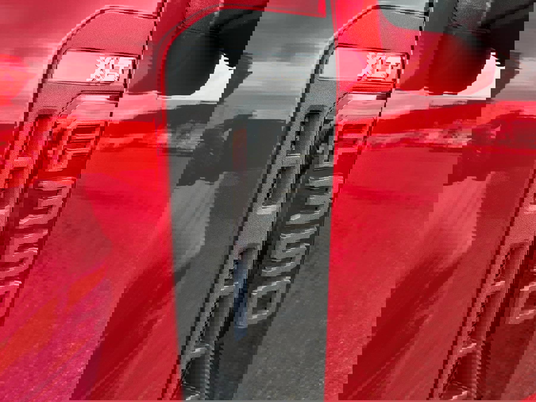New 2025 Ford F350 XLT w/ Black Appearance Package image 15