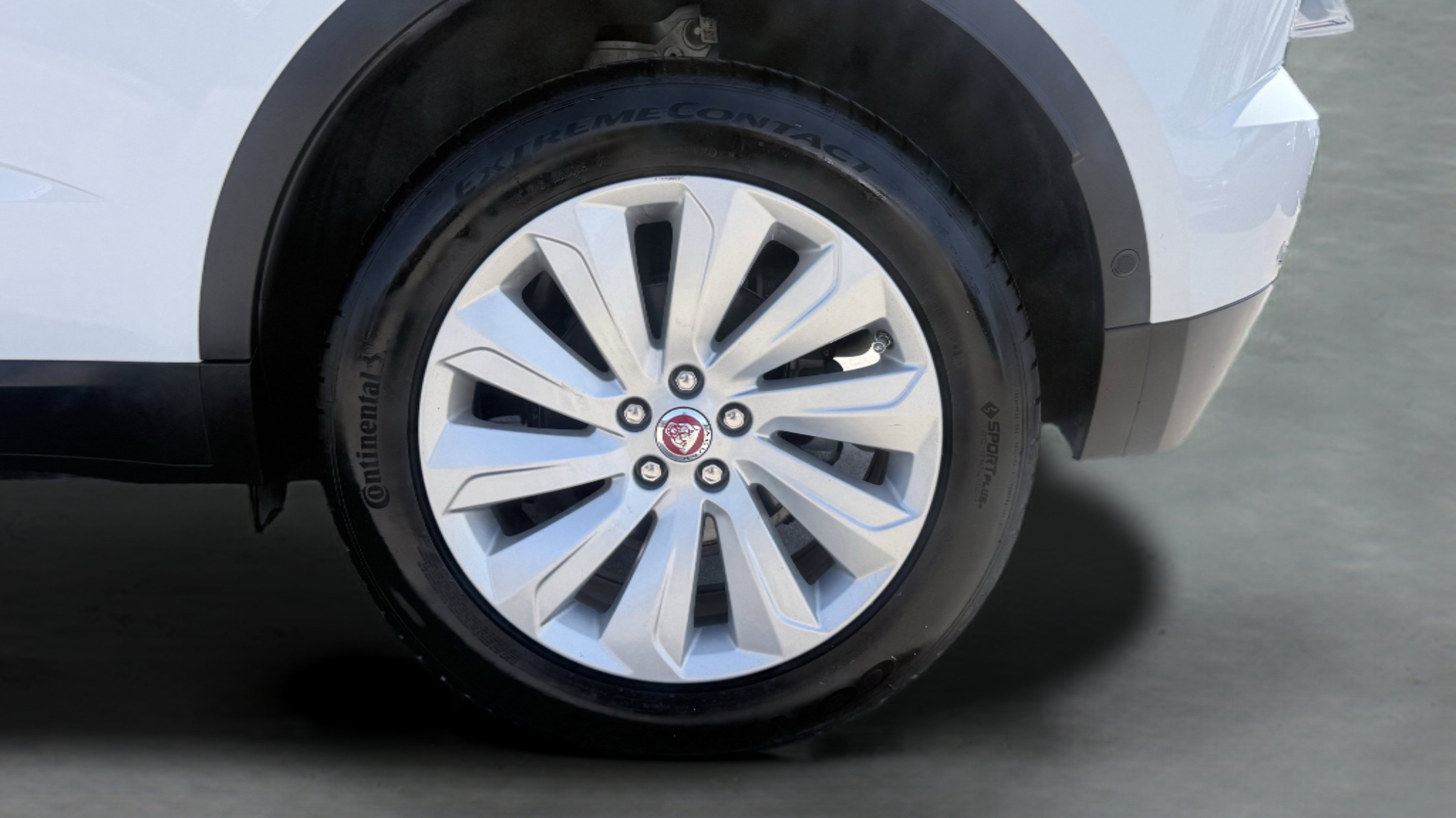 Used 2020 Jaguar E-PACE SE image 13