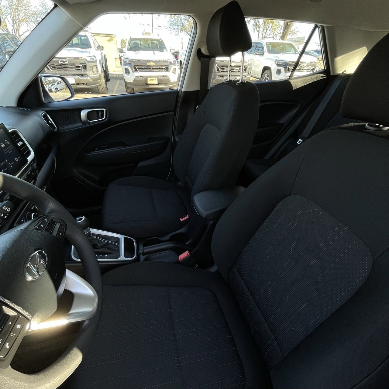 Used 2025 Hyundai Venue SE image 20