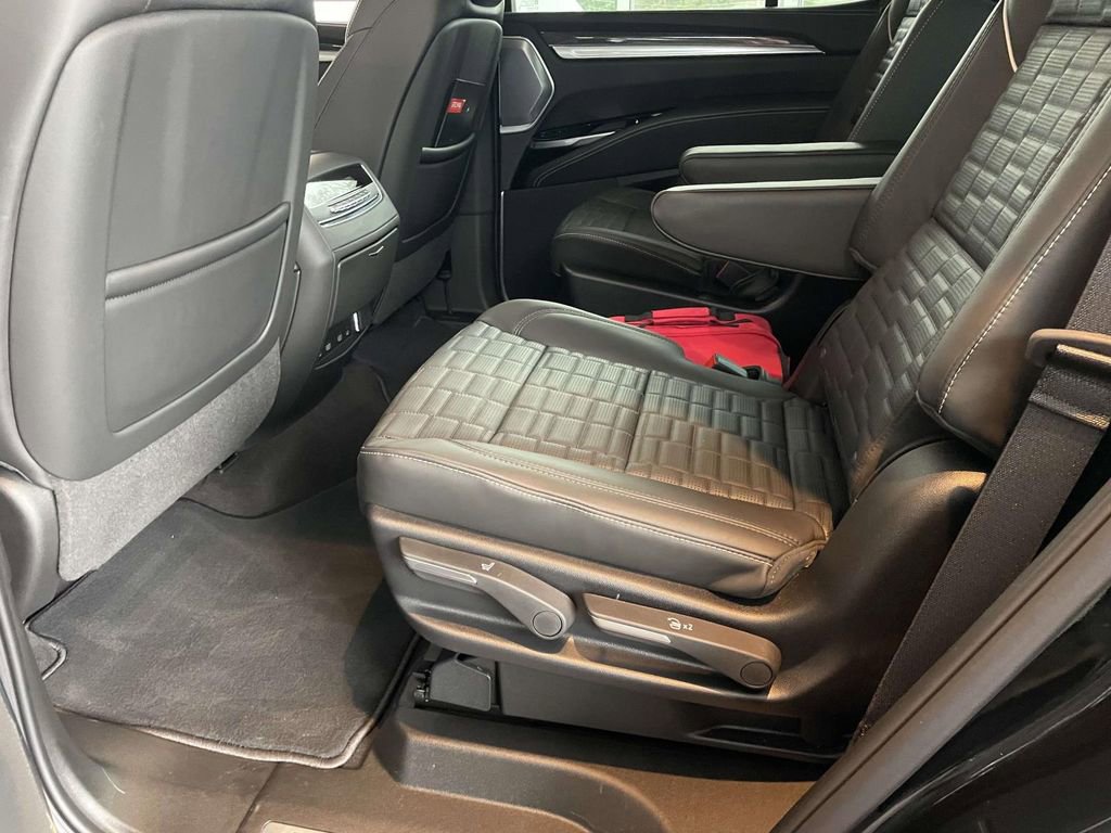 New 2026 Cadillac Escalade V image 13