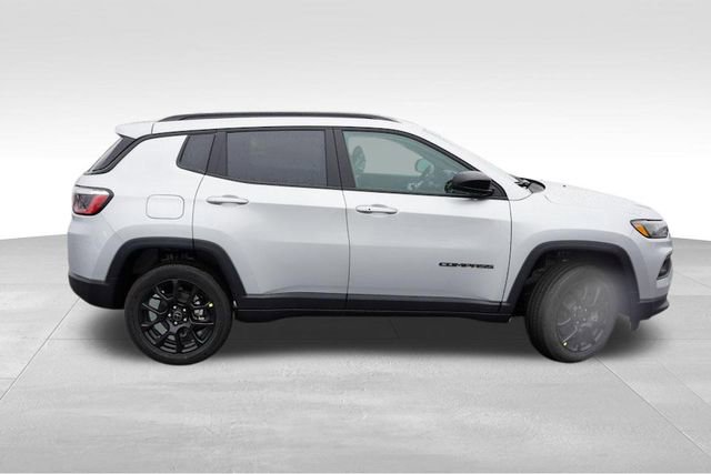 New 2025 Jeep Compass Latitude w/ Sun & Sound Group image 2