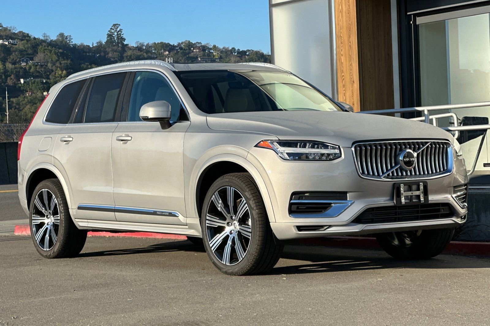 Used 2023 Volvo XC90 T8 Core image 9