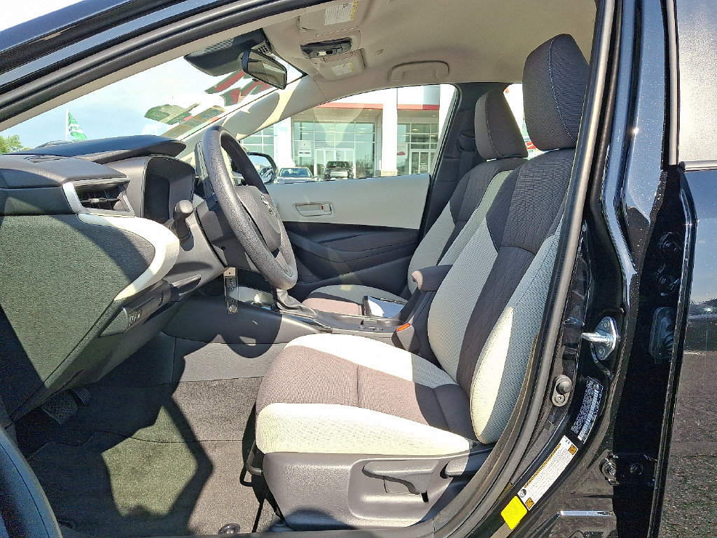Used 2027 Toyota Corolla LE FWD image 14