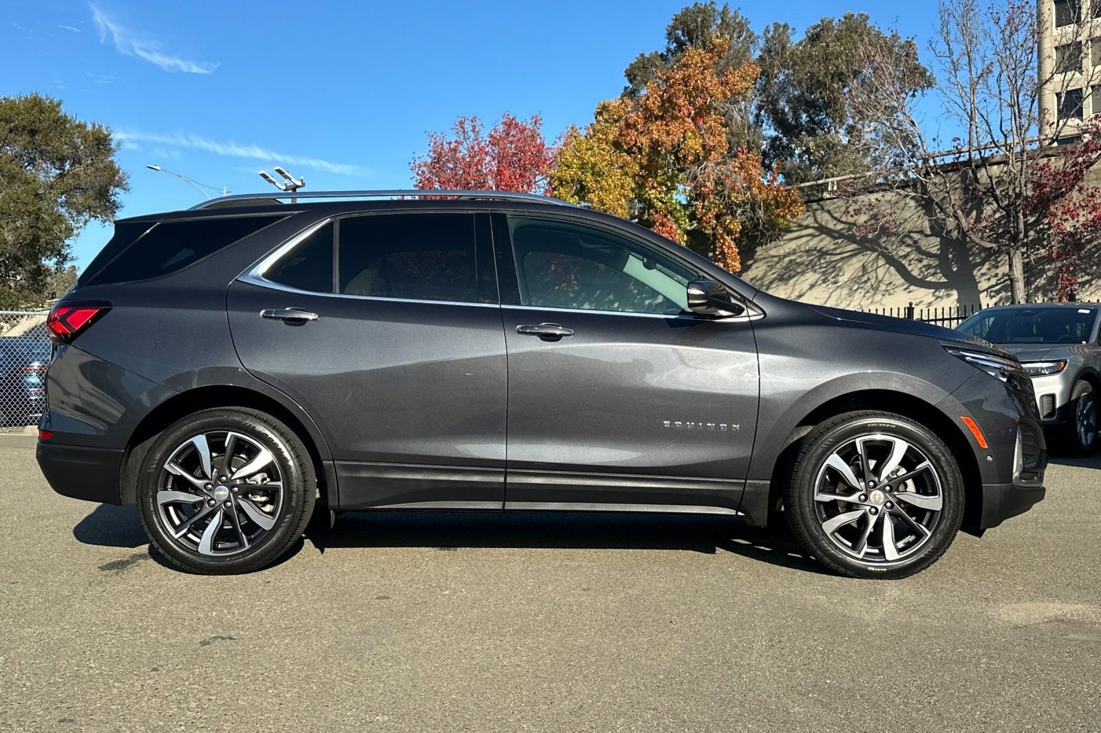 Used 2022 Chevrolet Equinox Premier image 3