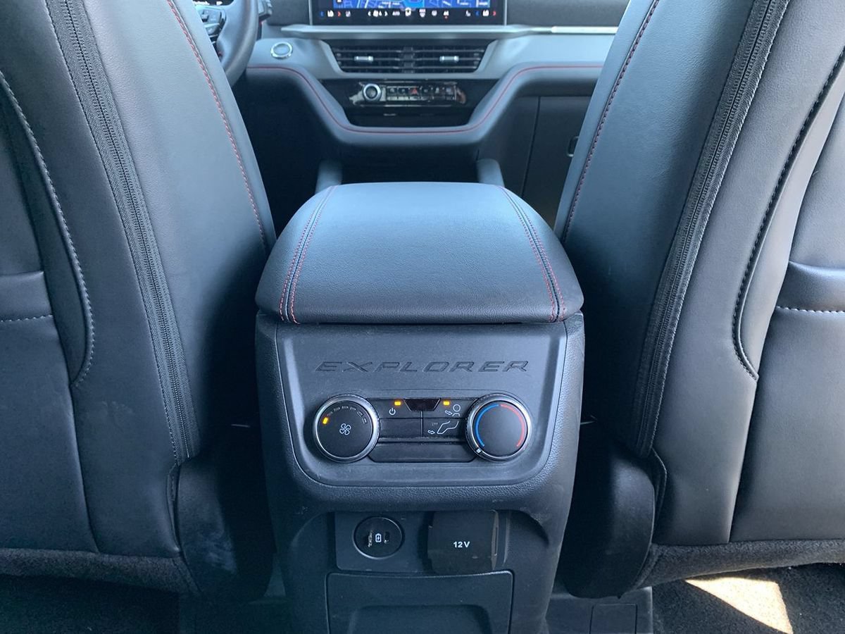 Used 2025 Ford Explorer ST-Line AWD/4WD image 32
