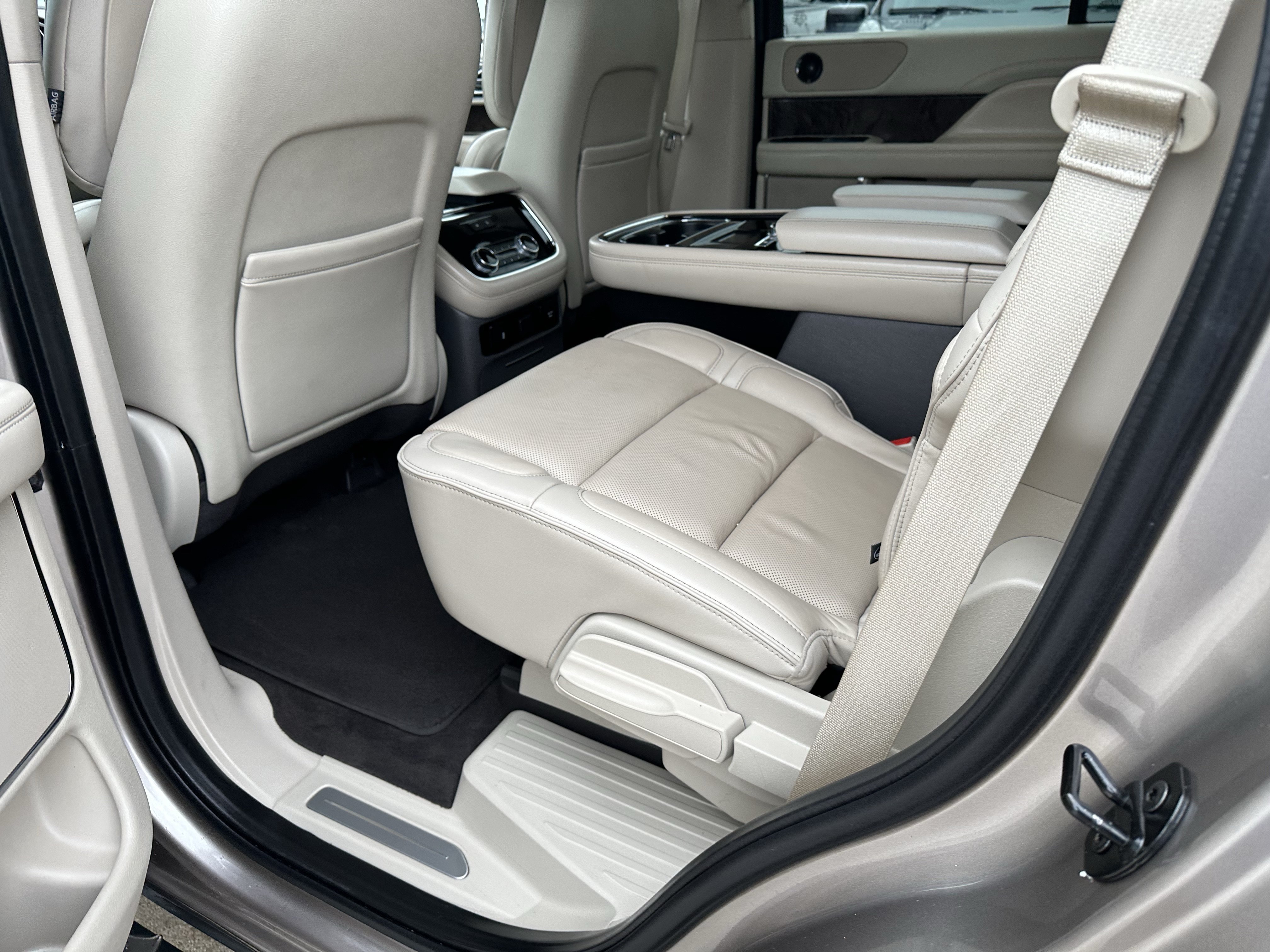 Used 2019 Lincoln Navigator Reserve AWD/4WD image 10