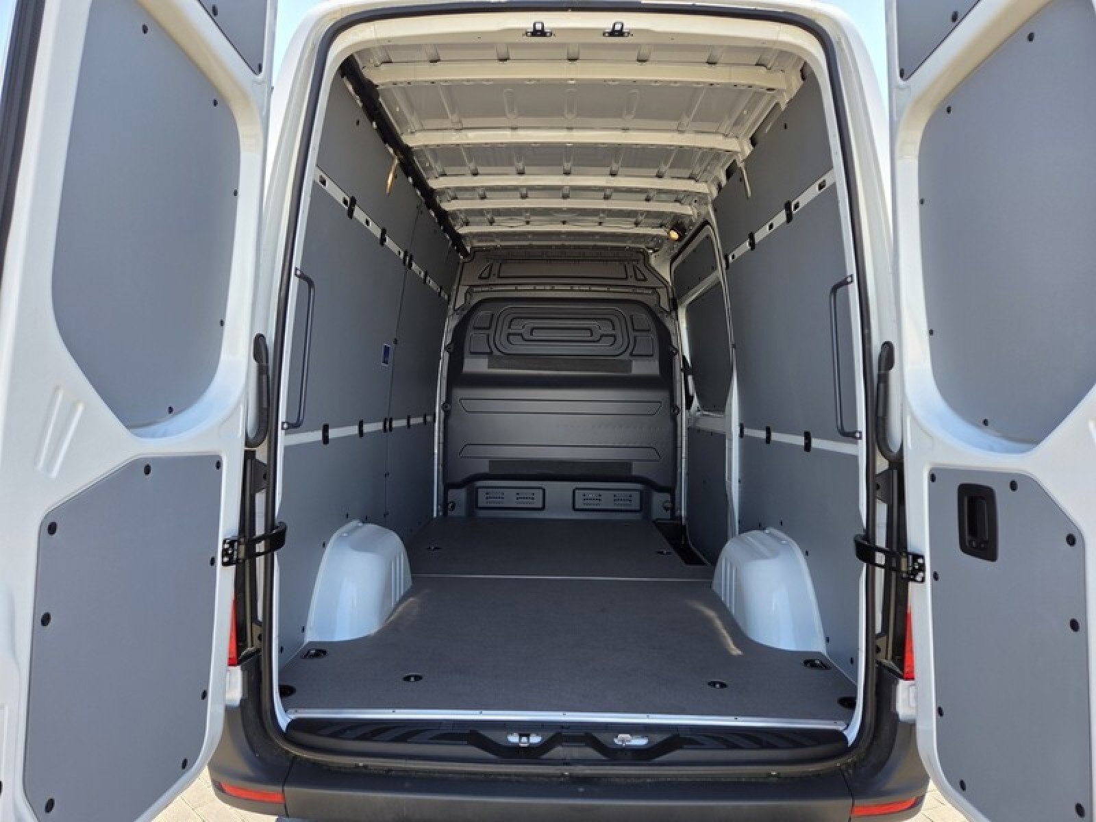 New 2025 Mercedes-Benz Sprinter 2500 image 12