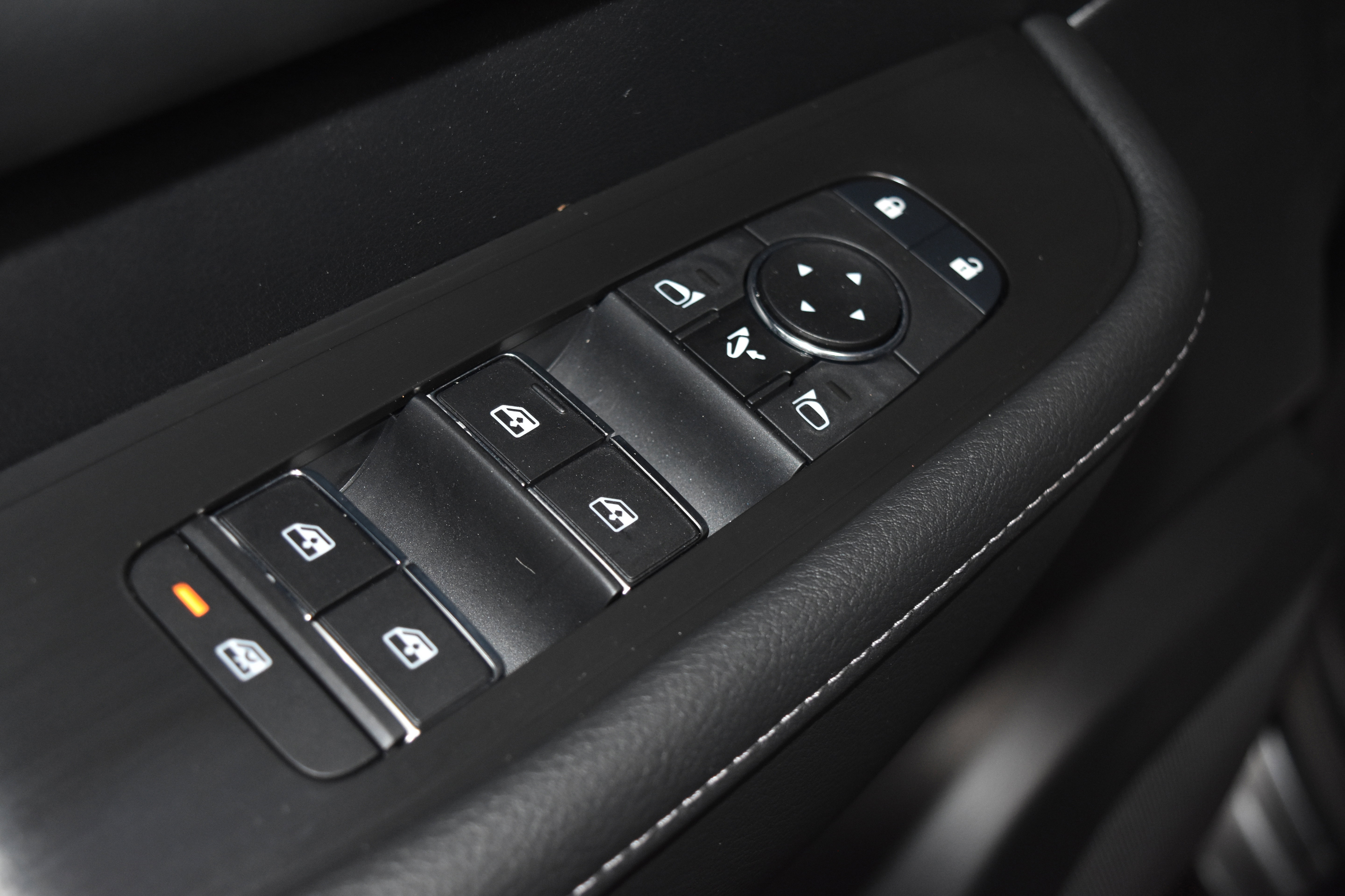 New 2026 Nissan Armada SL w/ Captain's Chari Seat Package image 5