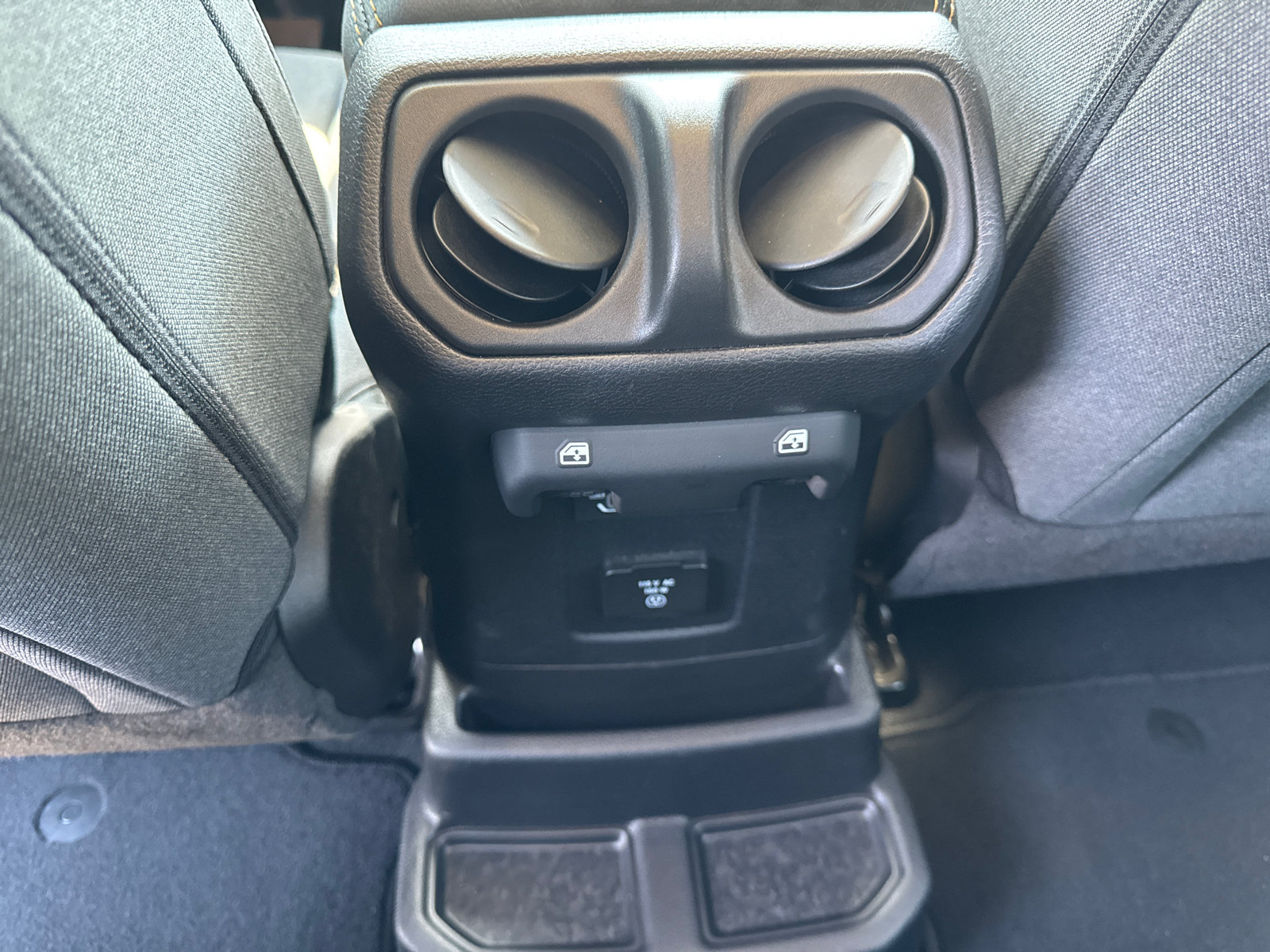 Used 2025 Jeep Wrangler Unlimited Sahara AWD/4WD image 24