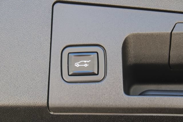 Used 2022 Cadillac XT4 Premium Luxury w/ Technology Package FWD image 35