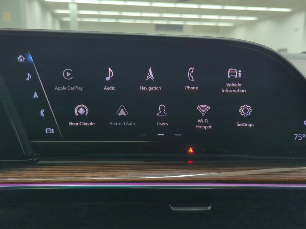Used 2022 Cadillac Escalade Luxury w/ LPO, Floor Liner Package AWD/4WD image 27