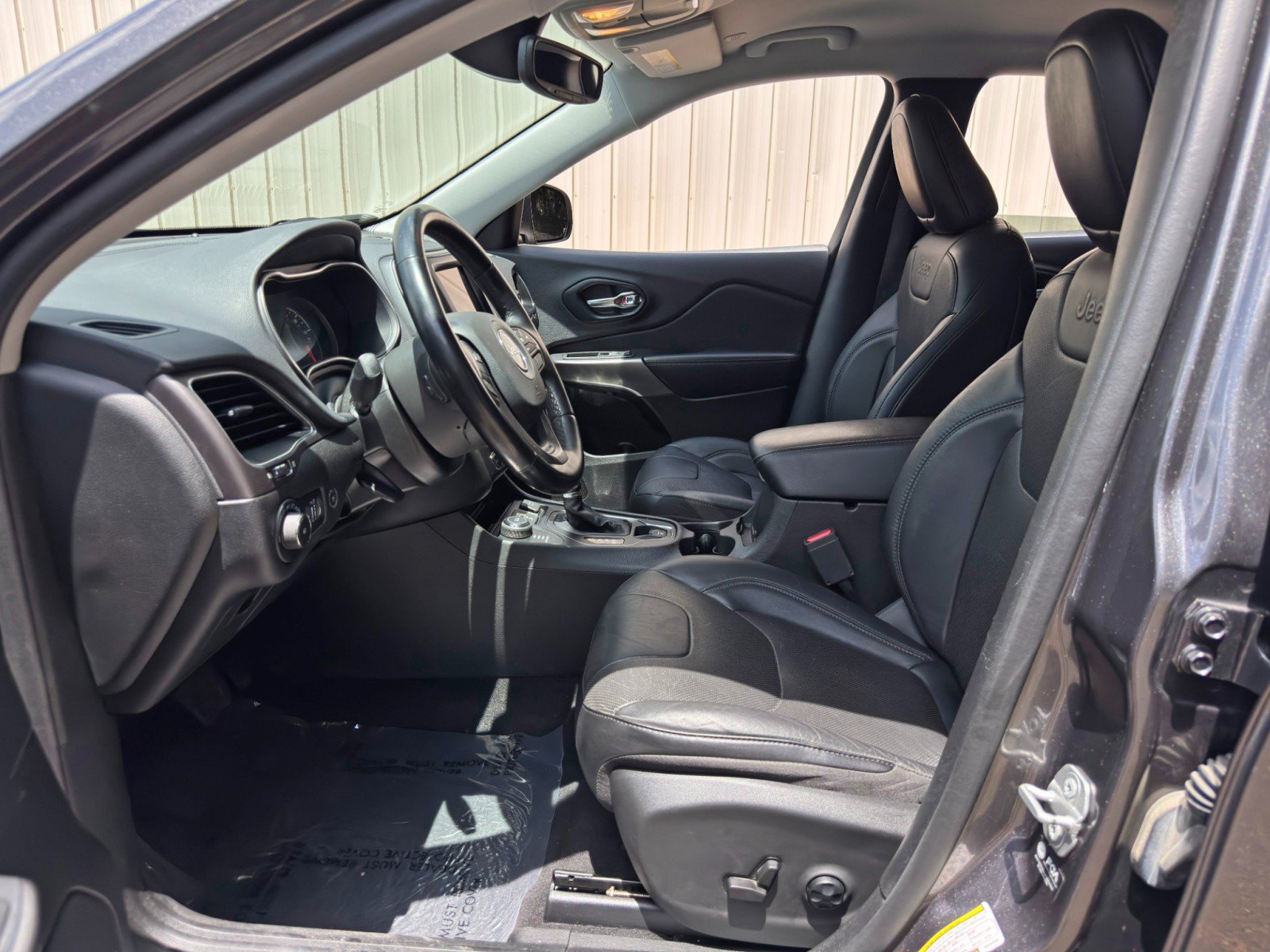 Used 2021 Jeep Cherokee Latitude Lux w/ Comfort/Convenience Group AWD/4WD image 15