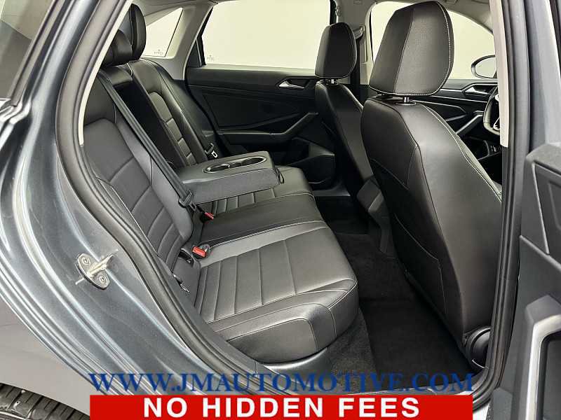 Used 2024 Volkswagen Jetta SE FWD image 17