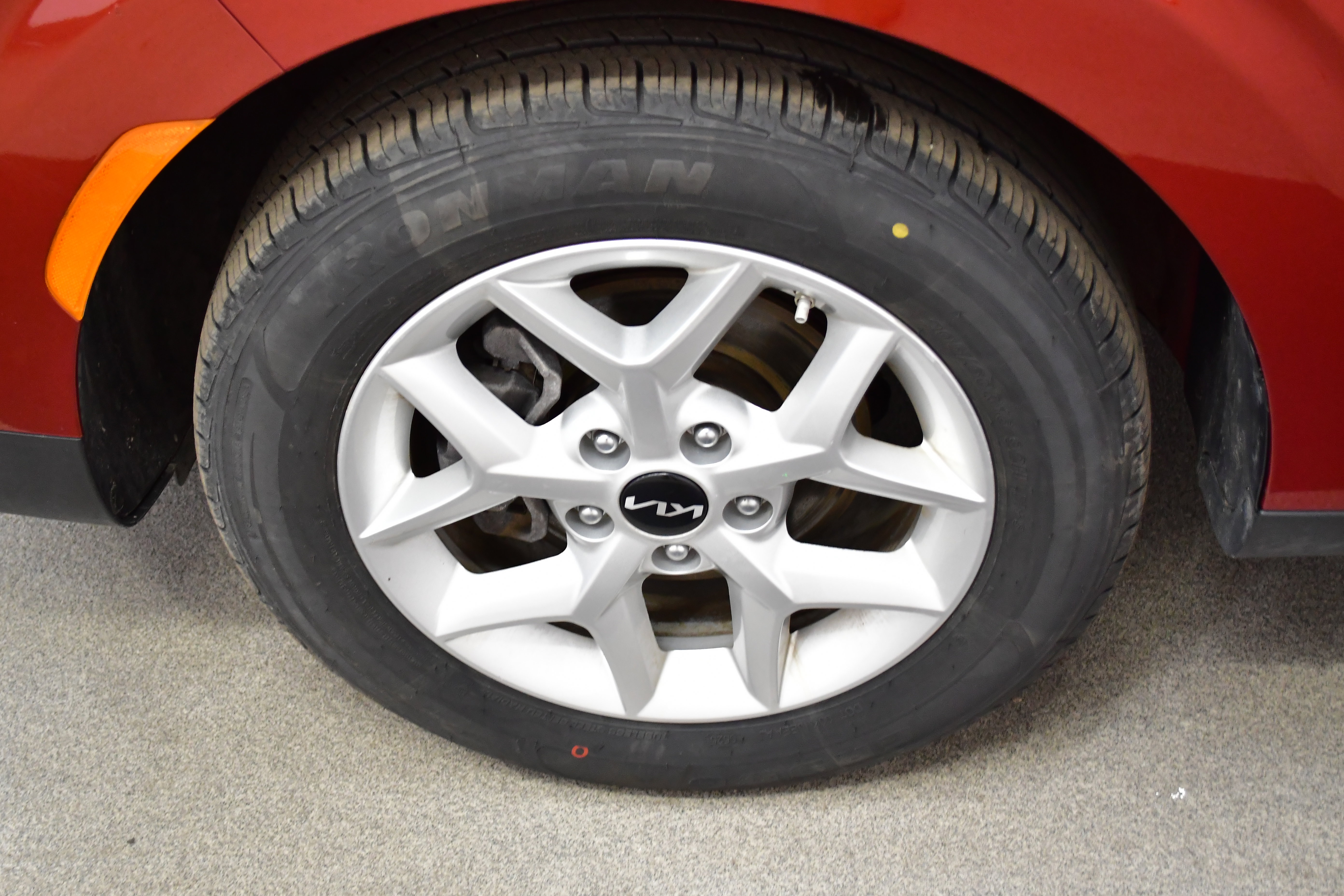 Used 2025 Kia Soul LX w/ LX Technology Package FWD image 35