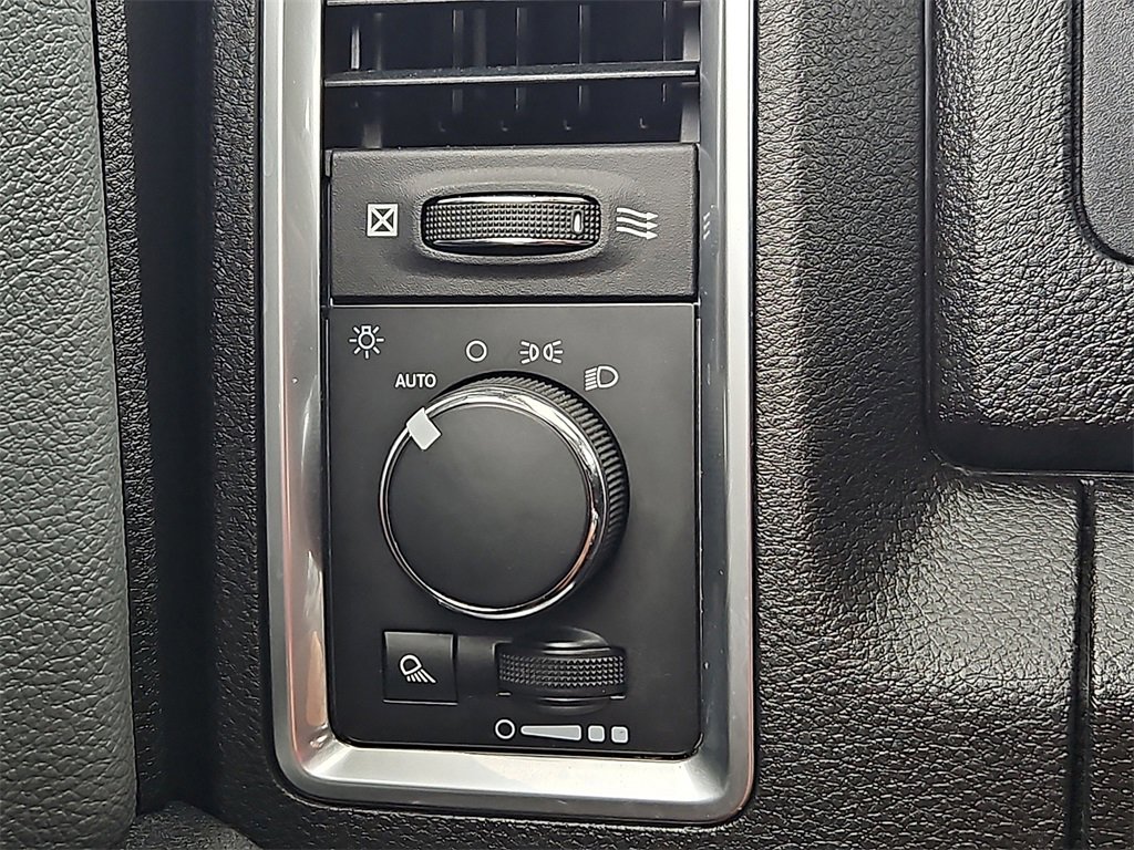 Used 2022 RAM 1500 Classic SLT image 21