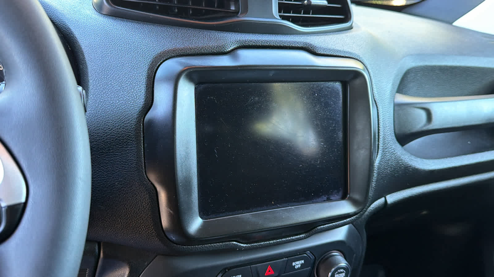 Used 2018 Jeep Renegade Latitude w/ UConnect 8.4 Nav Group image 14