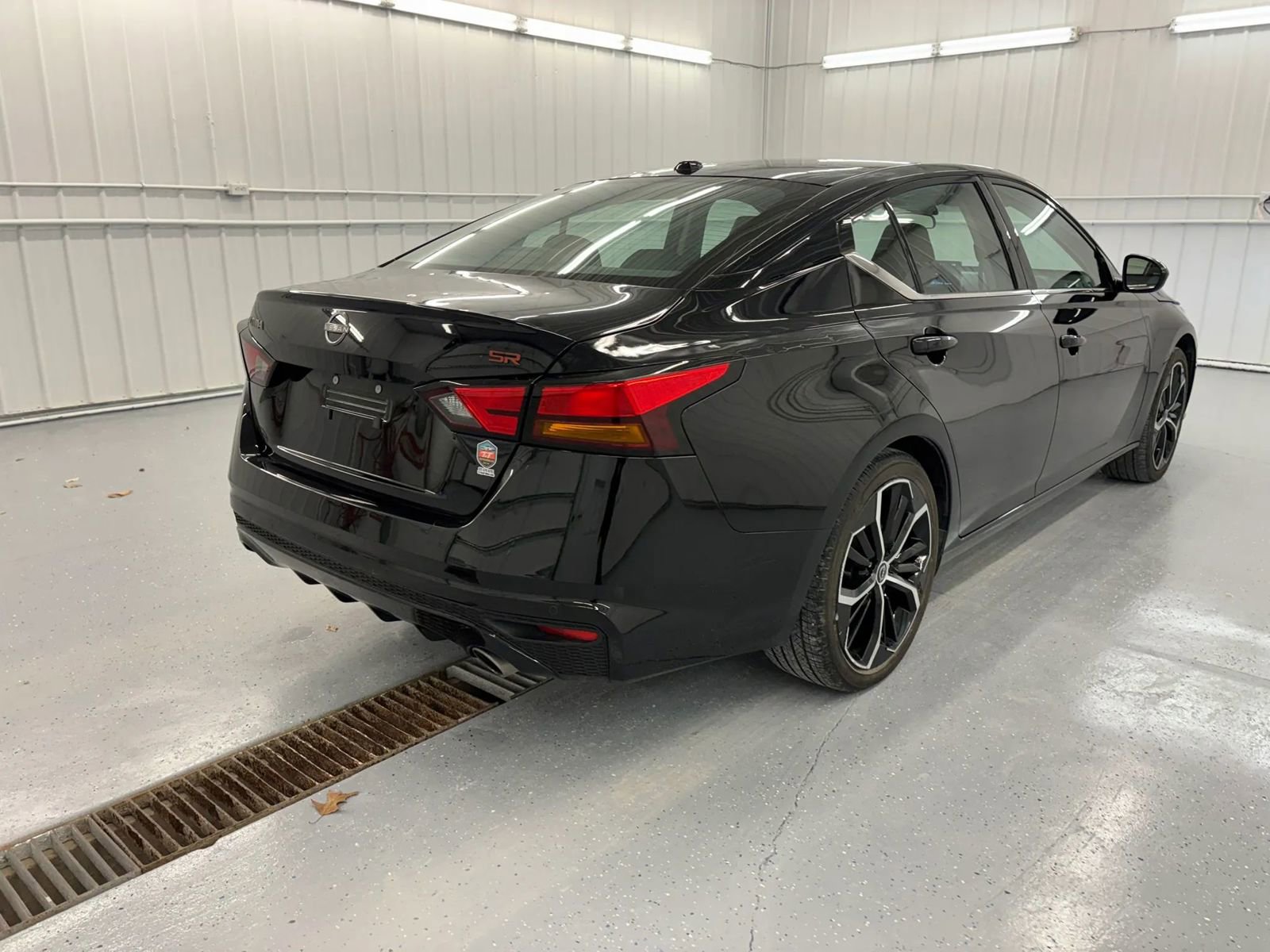 Used 2024 Nissan Altima 2.5 SR w/ SR Premium Package FWD image 4