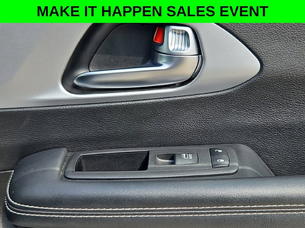 Used 2025 Chrysler Pacifica Limited FWD image 32
