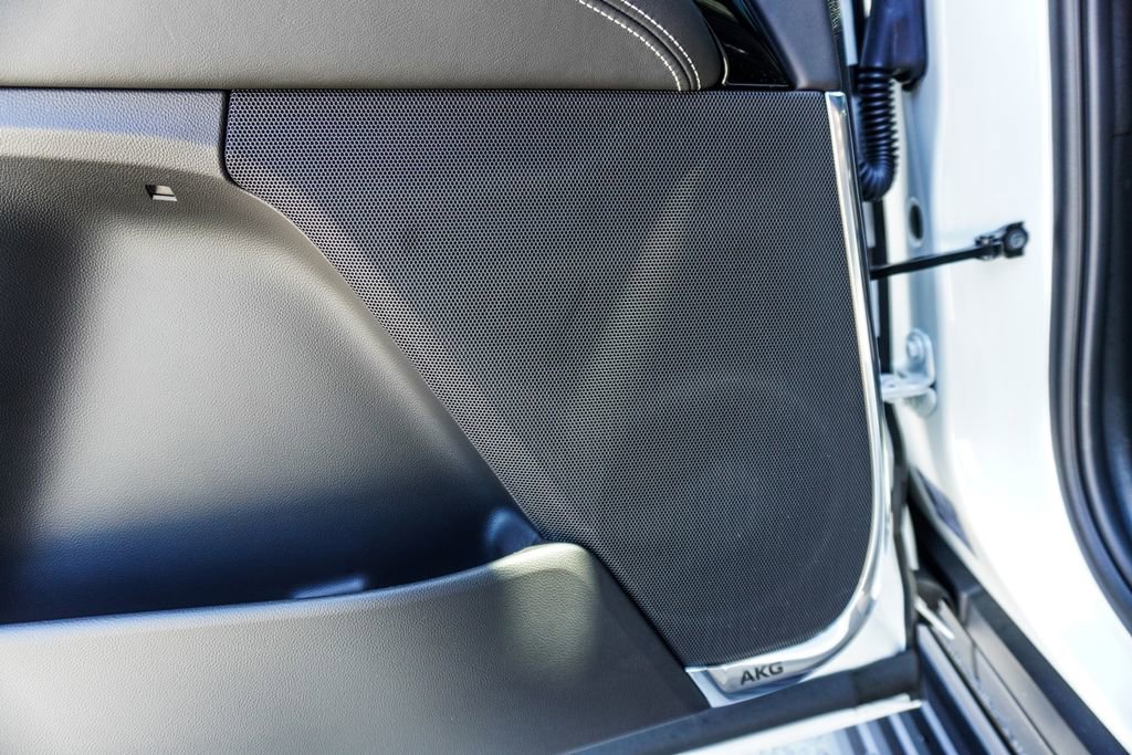 Used 2025 Cadillac Escalade V image 11