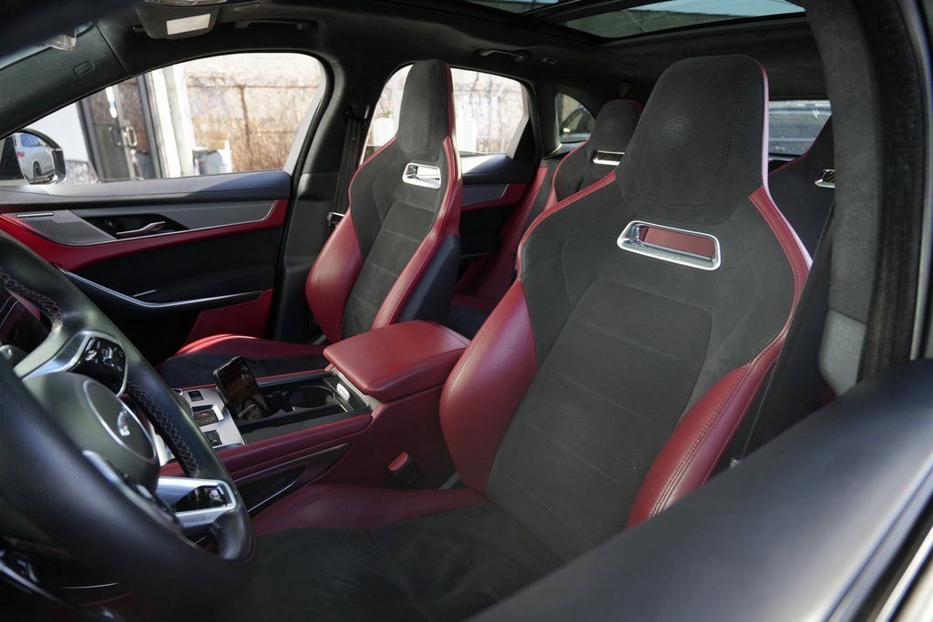 Used 2022 Jaguar F-PACE SVR image 19